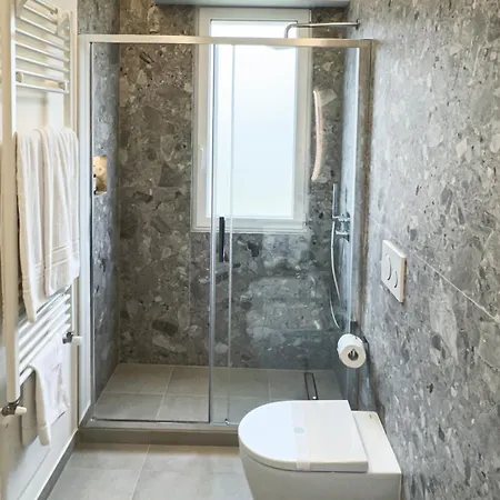 Konukevi Casa Febo, In Centro Con Parcheggio Privato A 200 Mt Dal Mare 4*