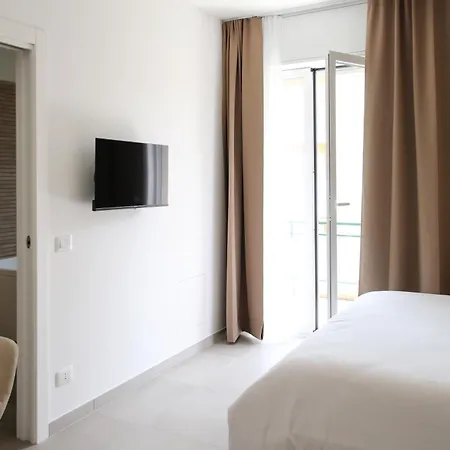 Casa Febo, In Centro Con Parcheggio Privato A 200 Mt Dal Mare Guest house 4*