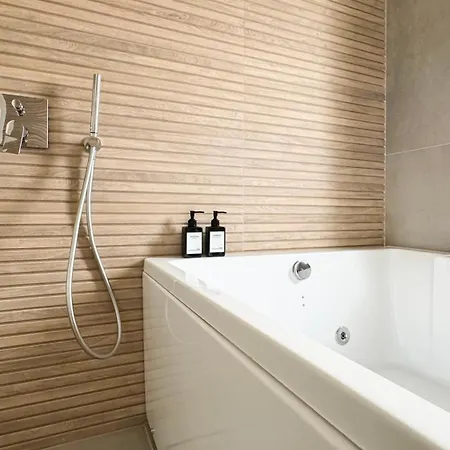 Konukevi Casa Febo, In Centro Con Parcheggio Privato A 200 Mt Dal Mare 4*