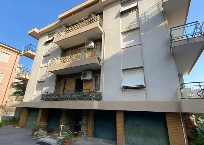 Casa Febo, In Centro Con Parcheggio Privato A 200 Mt Dal Mare