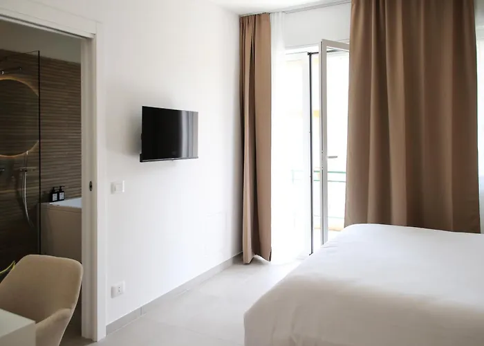 Casa Febo, In Centro Con Parcheggio Privato A 200 Mt Dal Mare Pensión 4*
