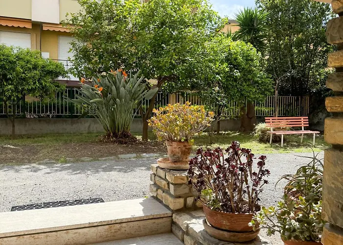 Casa Febo, In Centro Con Parcheggio Privato A 200 Mt Dal Mare Maison d'hôtes Bordighera
