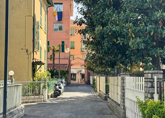 Pensión Casa Febo, In Centro Con Parcheggio Privato A 200 Mt Dal Mare Bordighera