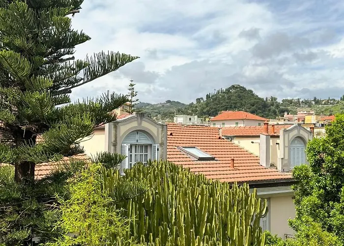 Casa Febo, In Centro Con Parcheggio Privato A 200 Mt Dal Mare بيت ضيافة 4*