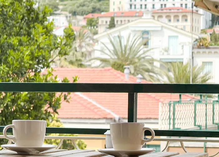 Pensión Casa Febo, In Centro Con Parcheggio Privato A 200 Mt Dal Mare Bordighera
