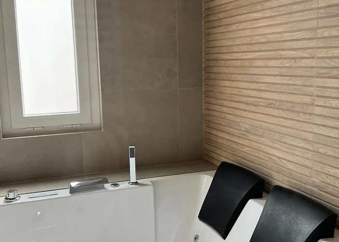 Casa Febo, In Centro Con Parcheggio Privato A 200 Mt Dal Mare 4*