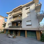 Casa Febo, In Centro Con Parcheggio Privato A 200 Mt Dal Mare