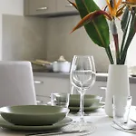Konukevi Casa Febo, In Centro Con Parcheggio Privato A 200 Mt Dal Mare Bordighera