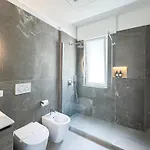 Casa Febo, In Centro Con Parcheggio Privato A 200 Mt Dal Mare 4*