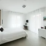 Casa Febo, In Centro Con Parcheggio Privato A 200 Mt Dal Mare 4* Bordighera