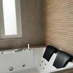 Casa Febo, In Centro Con Parcheggio Privato A 200 Mt Dal Mare 4*