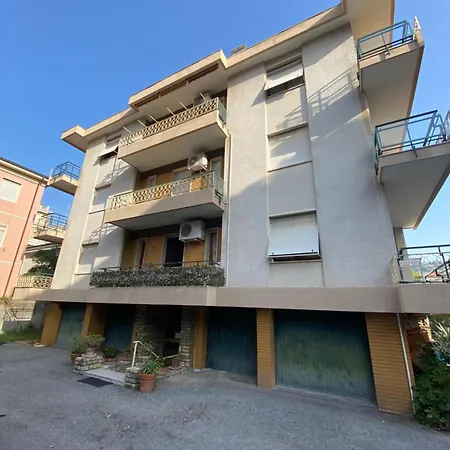 Casa Febo, In Centro Con Parcheggio Privato A 200 Mt Dal Mare