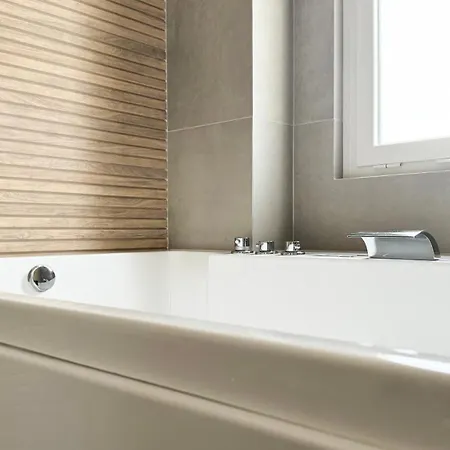 Casa Febo, In Centro Con Parcheggio Privato A 200 Mt Dal Mare *