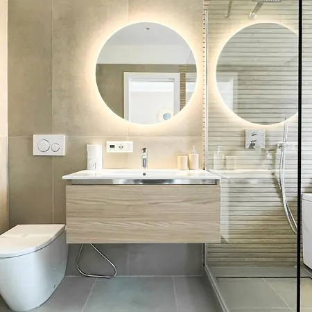 Casa Febo, In Centro Con Parcheggio Privato A 200 Mt Dal Mare Guest house Bordighera