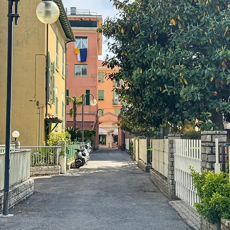 Pensión Casa Febo, In Centro Con Parcheggio Privato A 200 Mt Dal Mare Bordighera
