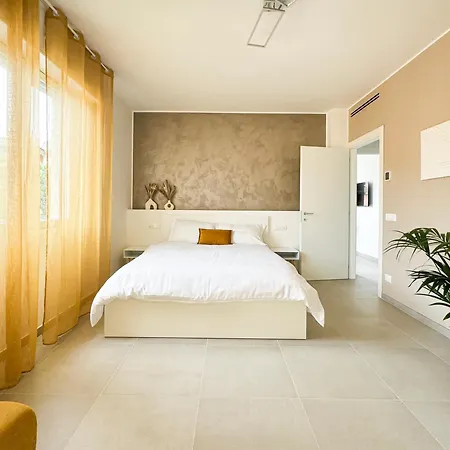 Casa Febo, In Centro Con Parcheggio Privato A 200 Mt Dal Mare Pensión 4*