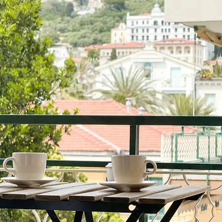 Pensión Casa Febo, In Centro Con Parcheggio Privato A 200 Mt Dal Mare Bordighera