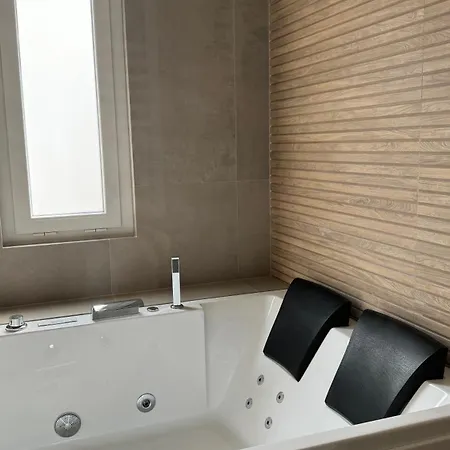 Casa Febo, In Centro Con Parcheggio Privato A 200 Mt Dal Mare 4*